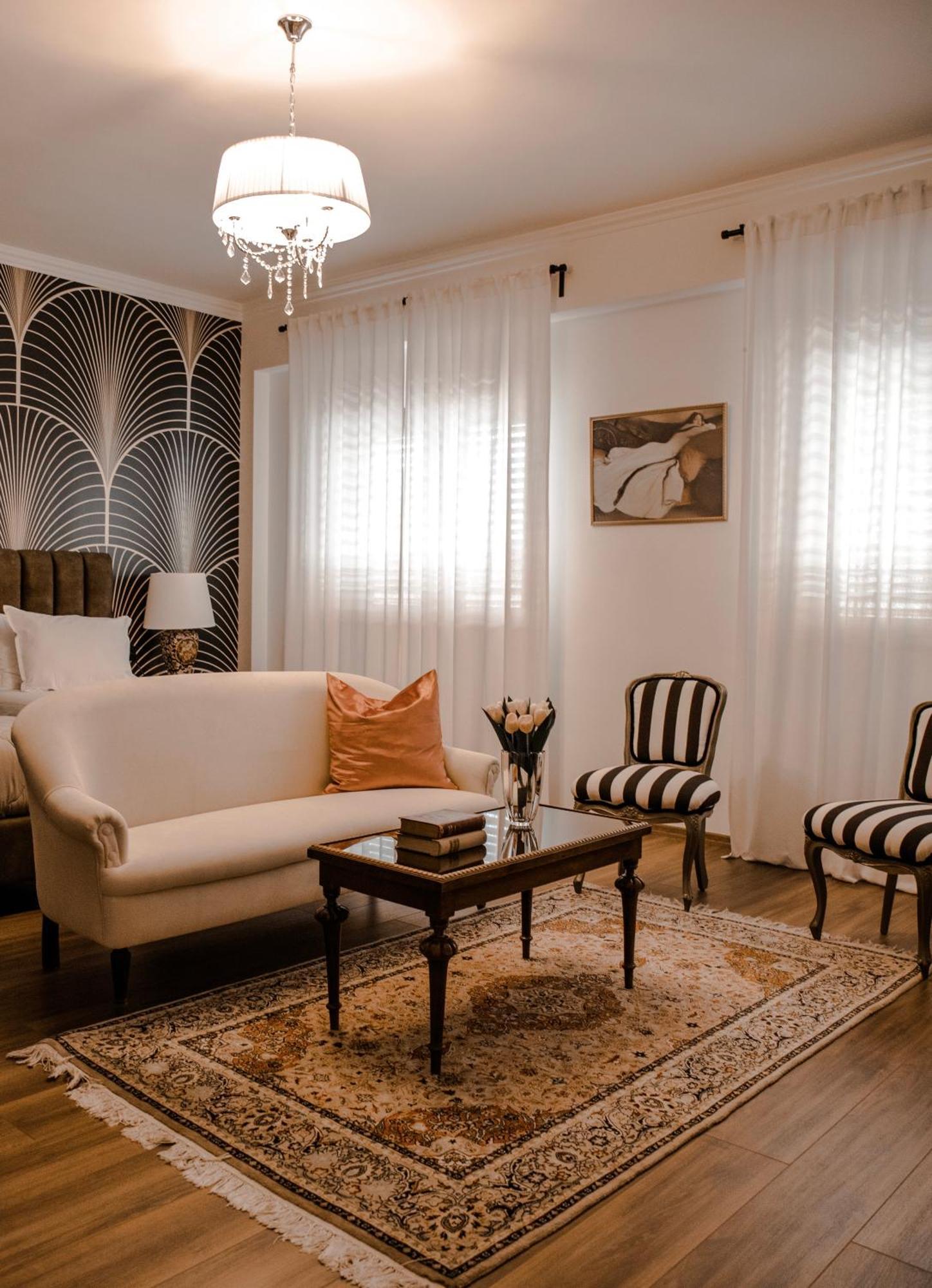 Novi's Luxury 2 Apartment